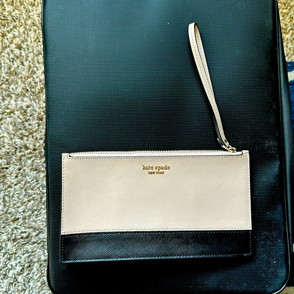 kate spade ♠️ New York authentic wristlet